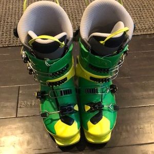 Women’s black diamond quadrant ski boots